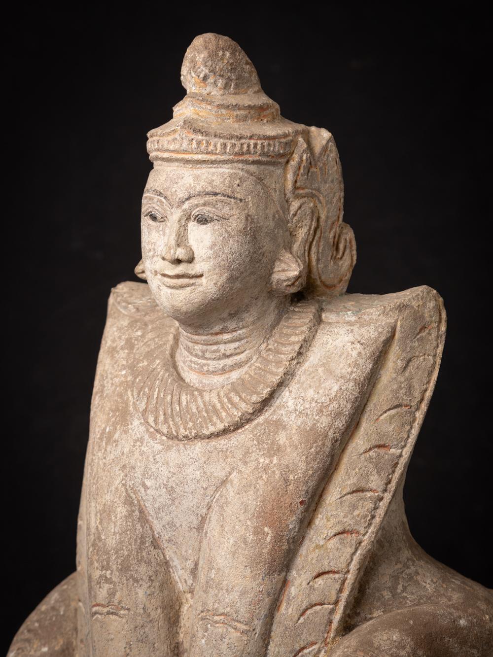 Antike burmesische Nat-Statue aus Sandstein aus Burma – Originalbuddhas im Zustand „Gut“ im Angebot in DEVENTER, NL