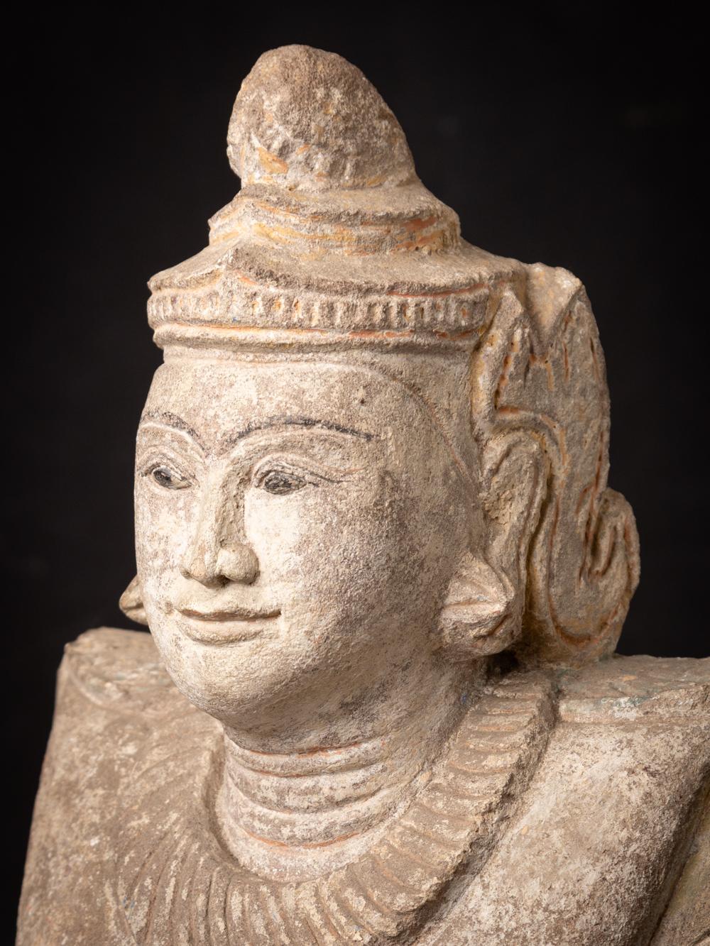 Antike burmesische Nat-Statue aus Sandstein aus Burma – Originalbuddhas (18. Jahrhundert und früher) im Angebot