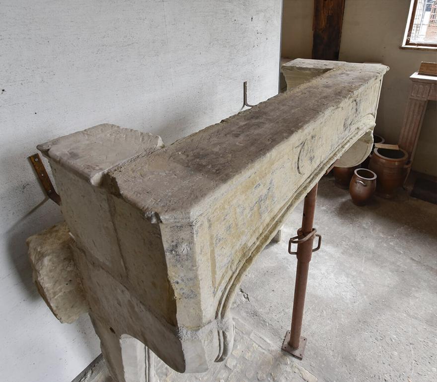 Cheminée française ancienne en grès du 19ème siècle État moyen - En vente à Udenhout, NL