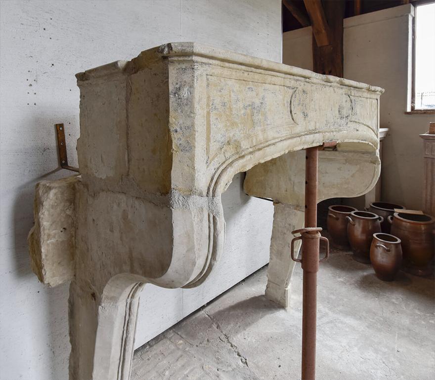 Début du XIXe siècle Cheminée française ancienne en grès du 19ème siècle en vente