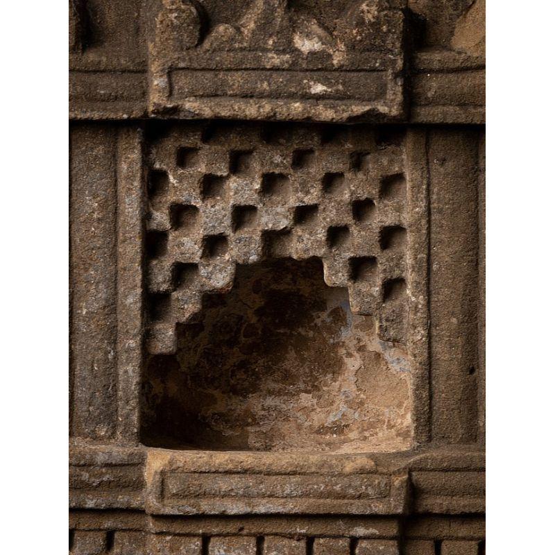 Material: Sandstone
Material: wood
27 cm high 
21,7 cm wide and 17,3 cm deep
Weight: 16.40 kgs
Originating from India
19th century.

