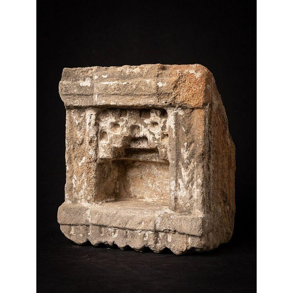 Material: Sandstone
Material: wood
23 cm high 
20,6 cm wide and 12 cm deep
Weight: 7.984 kgs
Originating from India
19th century

