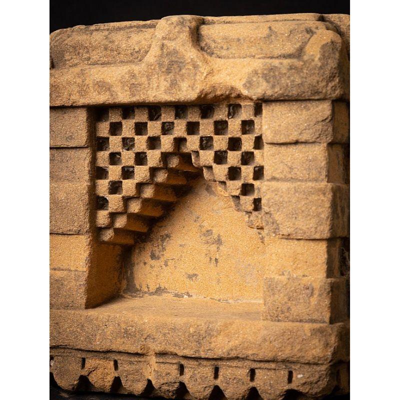 Antique Sandstone Shrine from India from India In Good Condition For Sale In DEVENTER, NL
