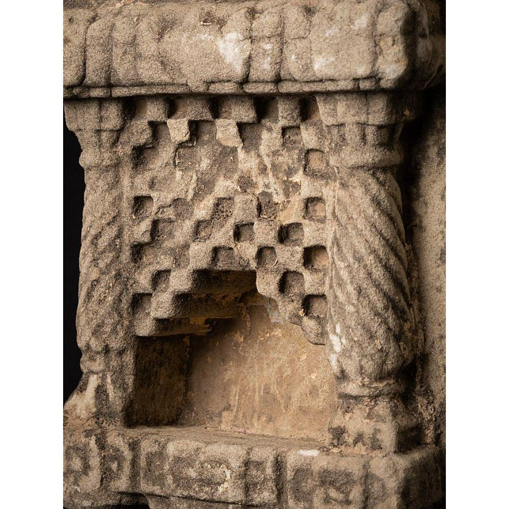 Antiker Sandsteinschrein aus Indien aus Indien aus Indien im Zustand „Gut“ im Angebot in DEVENTER, NL