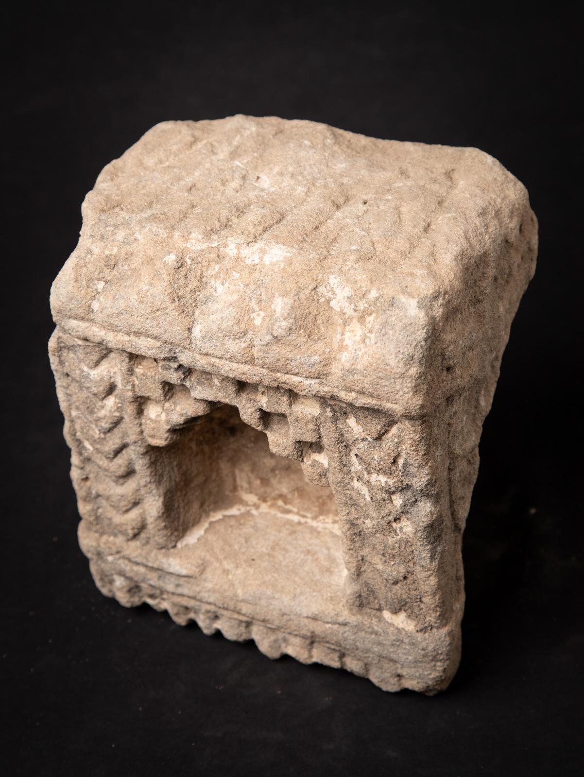 temple ancien d'Inde du 19ème siècle - Bouddhas originaux en vente 4