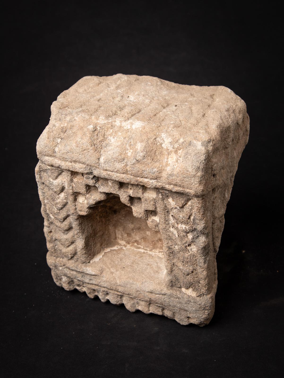 temple ancien d'Inde du 19ème siècle - Bouddhas originaux en vente 5
