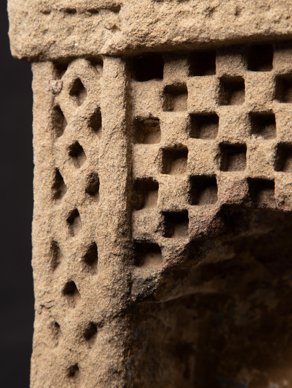 temple ancien d'Inde du 19ème siècle - Bouddhas originaux en vente 6