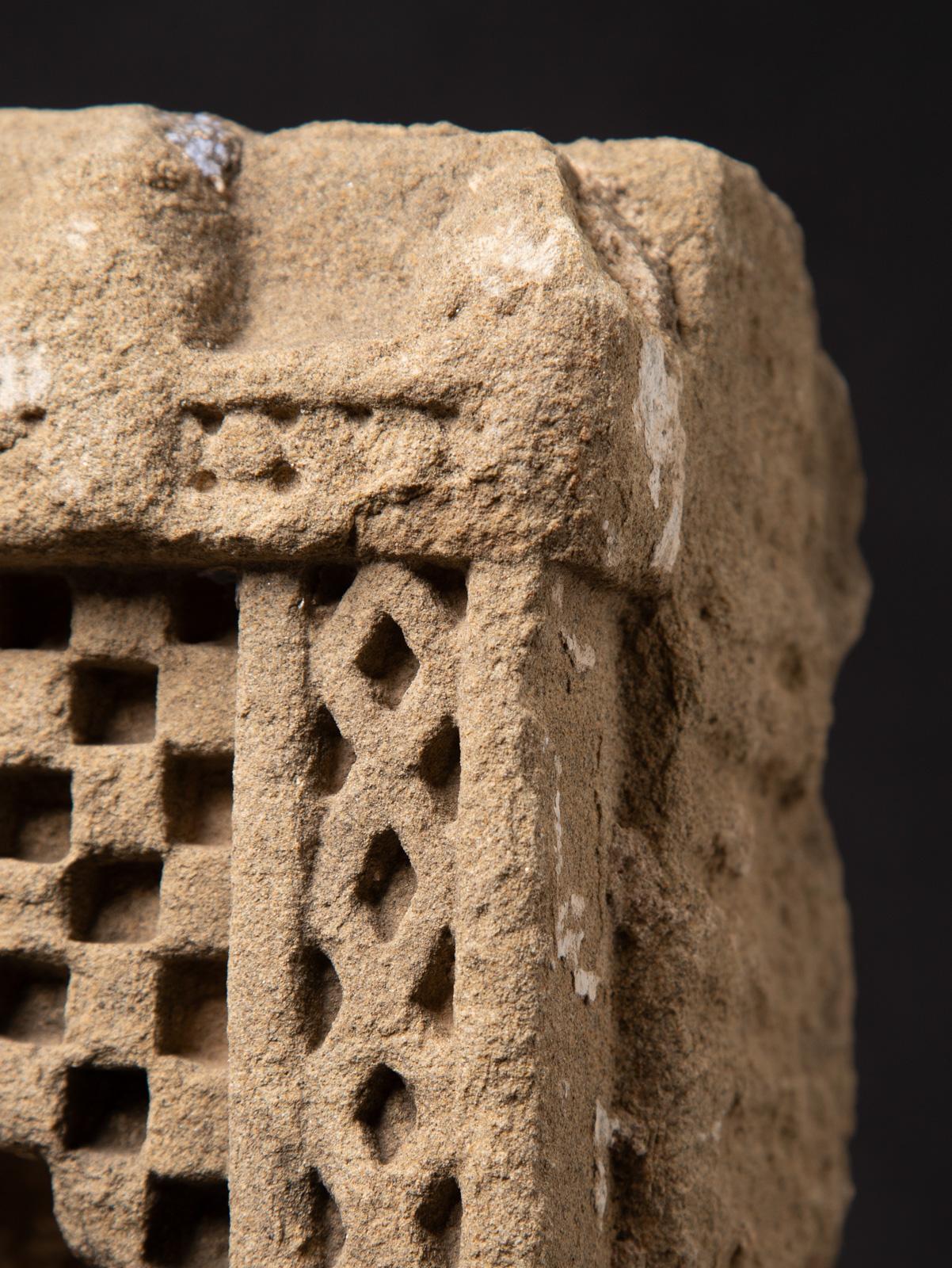 temple ancien d'Inde du 19ème siècle - Bouddhas originaux en vente 7