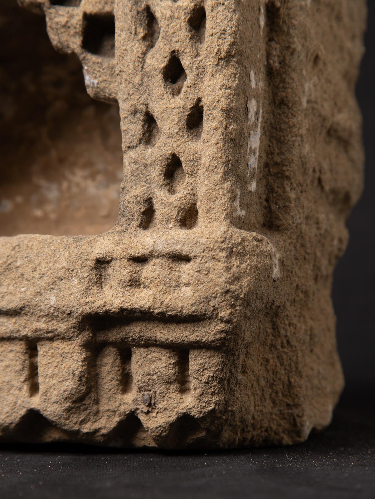 temple ancien d'Inde du 19ème siècle - Bouddhas originaux en vente 8