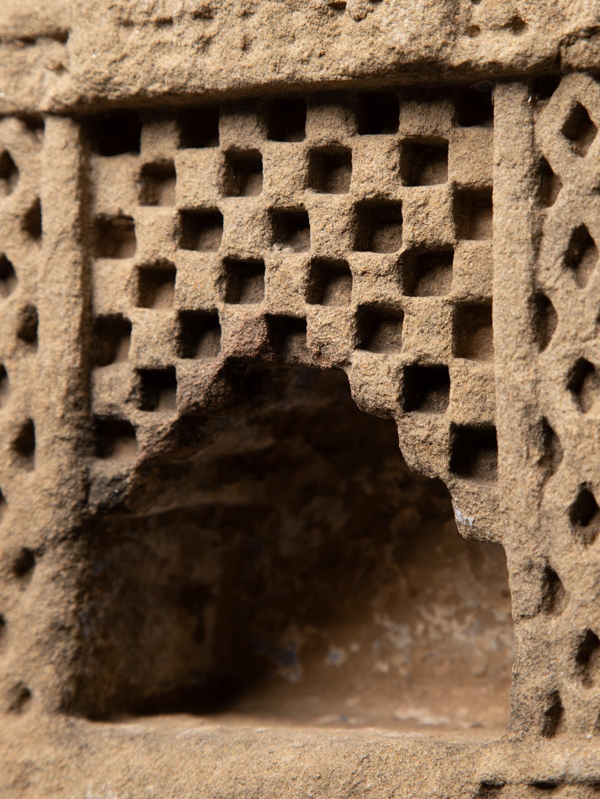 temple ancien d'Inde du 19ème siècle - Bouddhas originaux en vente 10