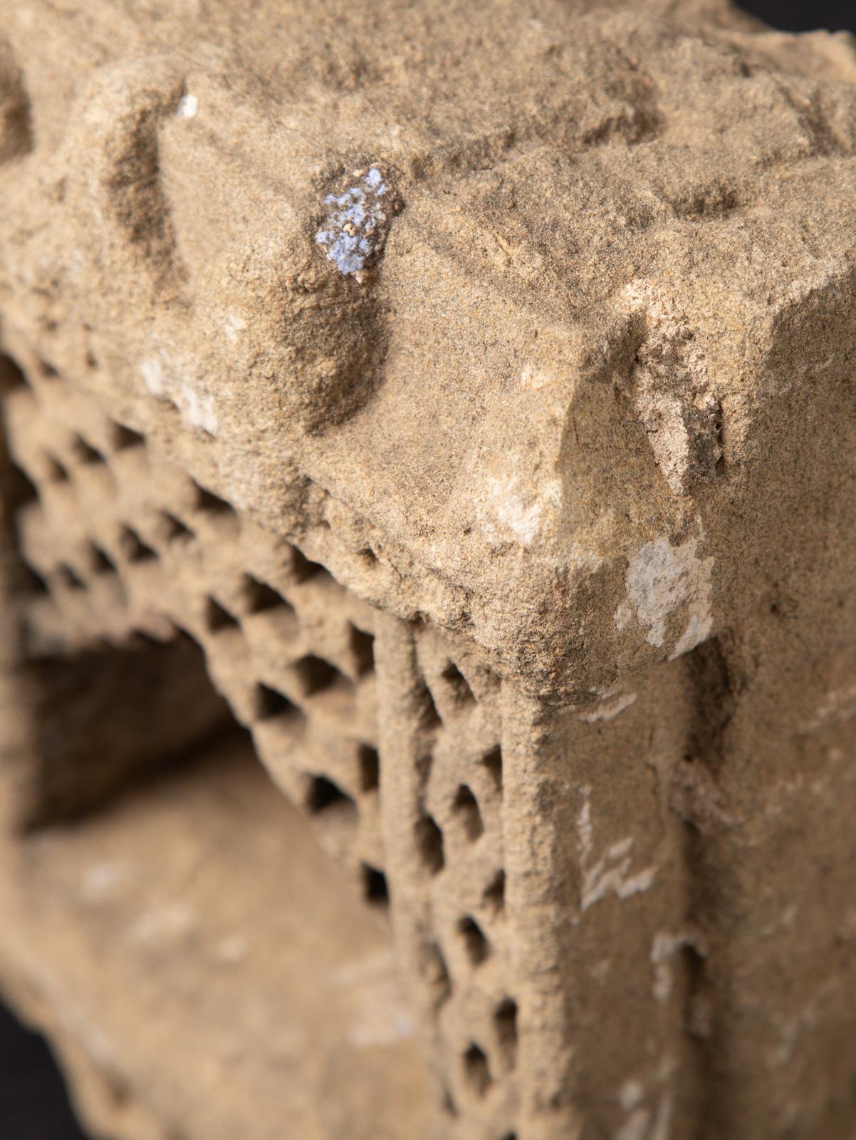 temple ancien d'Inde du 19ème siècle - Bouddhas originaux en vente 12