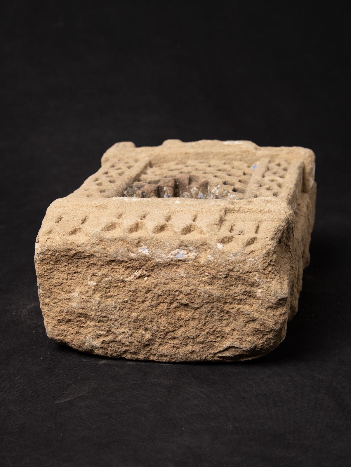 temple ancien d'Inde du 19ème siècle - Bouddhas originaux en vente 13