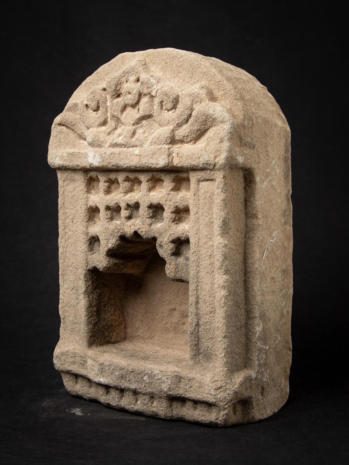 Antique sandstone temple from India
Material: Sandstone
31 cm high
19,5 cm wide and 10,5 cm deep
19th century
Weight: 12,23 kgs
Originating from India