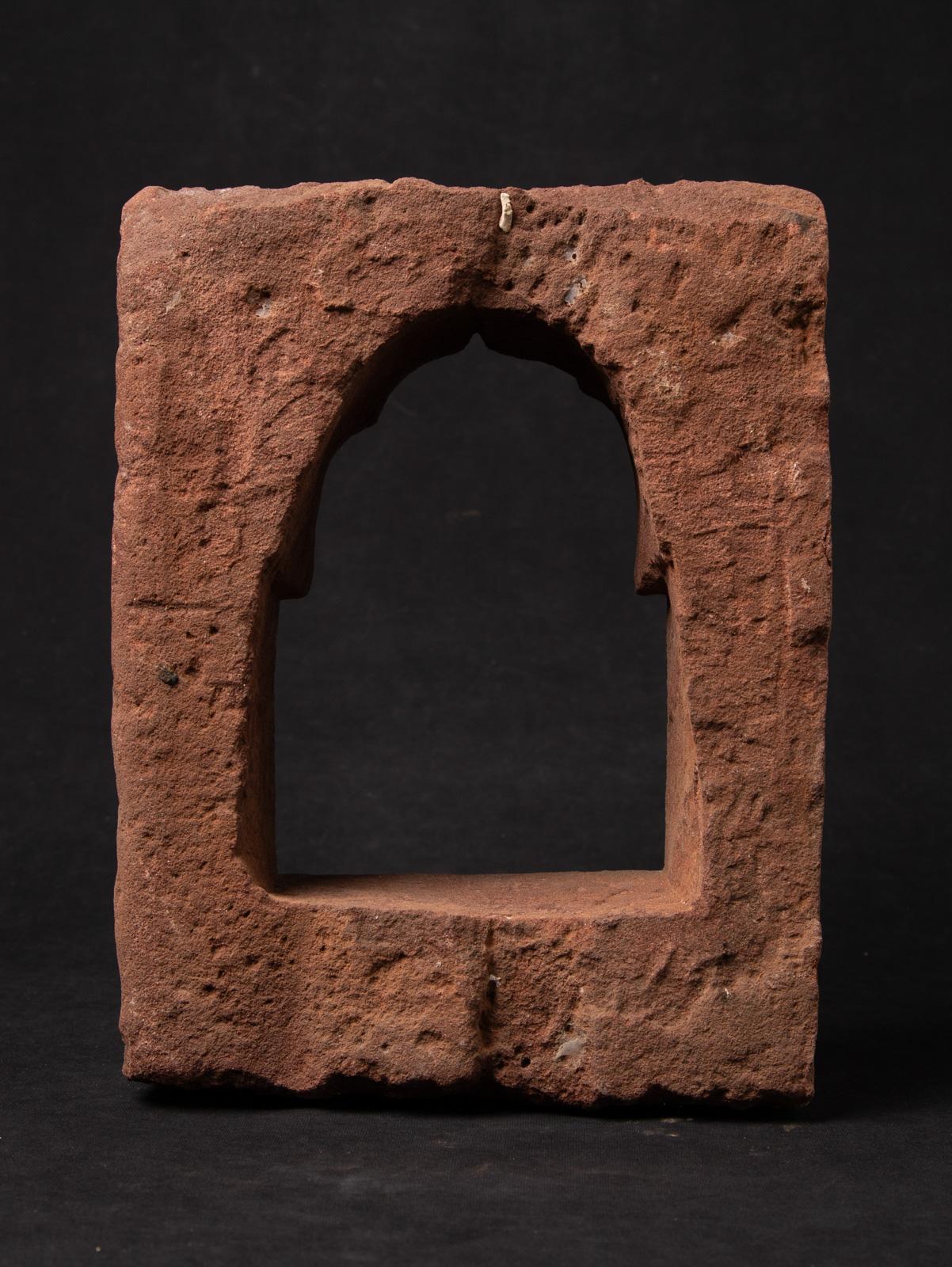 Antique sandstone temple from India from 19 Century - OriginalBuddhas In Good Condition For Sale In DEVENTER, NL