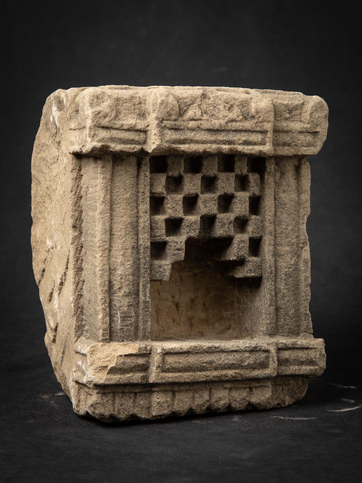 Grès temple ancien d'Inde du 19ème siècle  OriginalBuddhas en vente