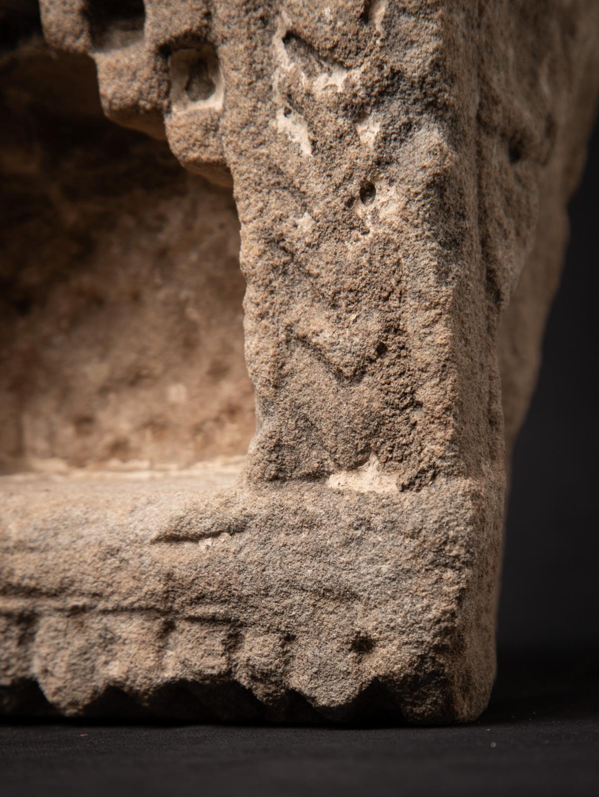 Grès temple ancien d'Inde du 19ème siècle - Bouddhas originaux en vente