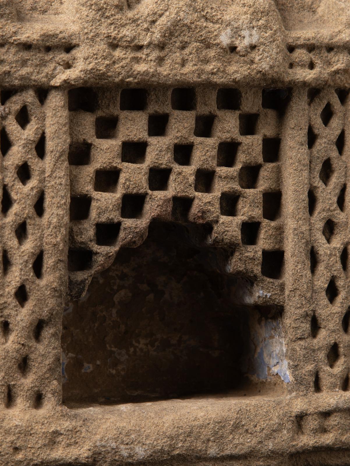 Grès temple ancien d'Inde du 19ème siècle - Bouddhas originaux en vente