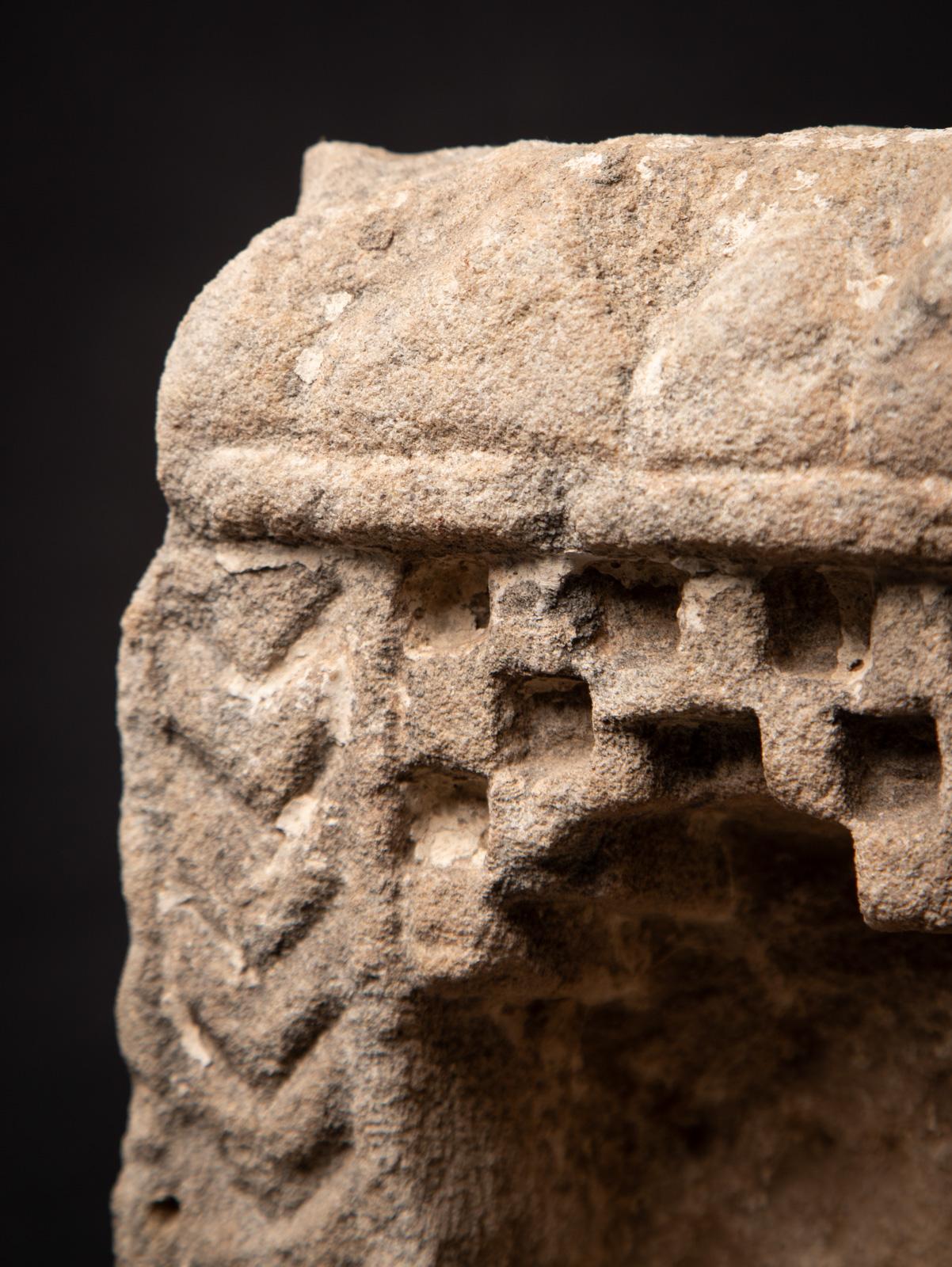 temple ancien d'Inde du 19ème siècle - Bouddhas originaux en vente 2