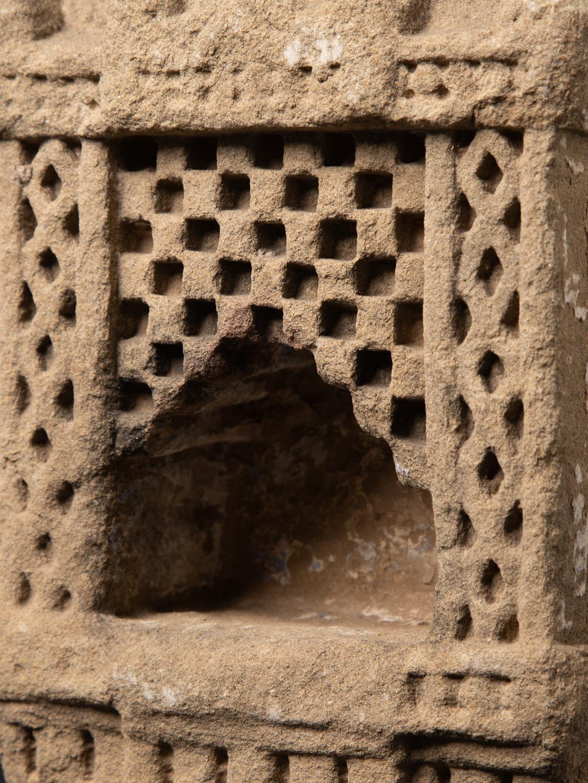 temple ancien d'Inde du 19ème siècle - Bouddhas originaux en vente 2