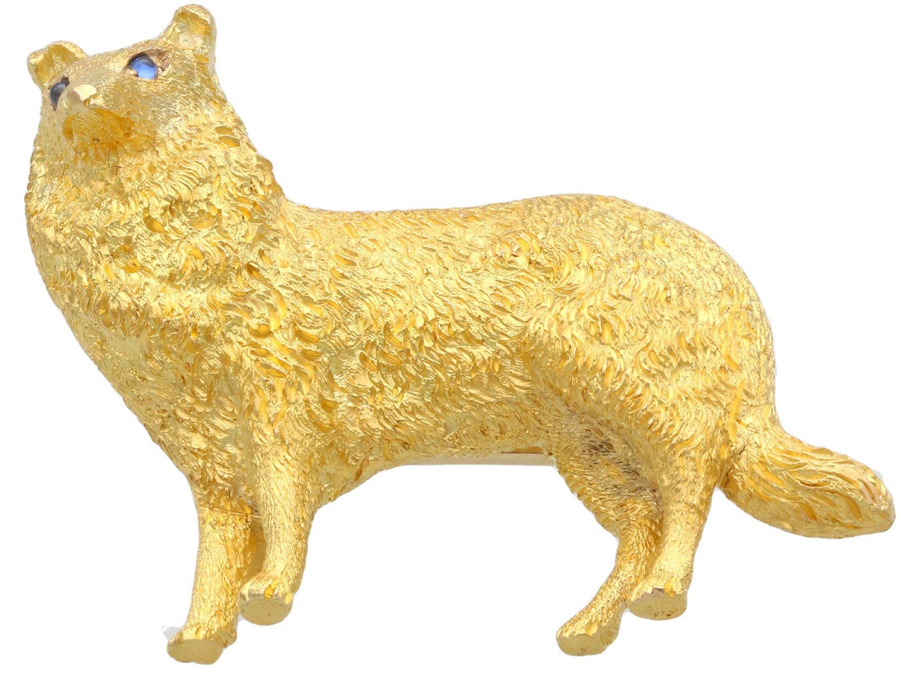 Cabochon Antique Sapphire and 20K Yellow Gold Dog Brooch For Sale