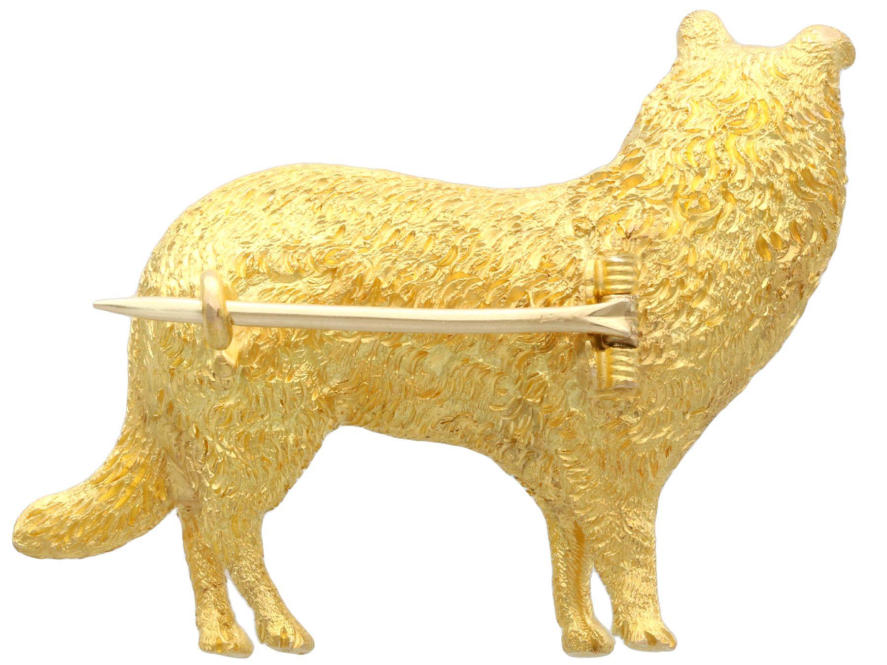 Broche chien ancienne en or jaune 20 carats et saphirs Unisexe en vente