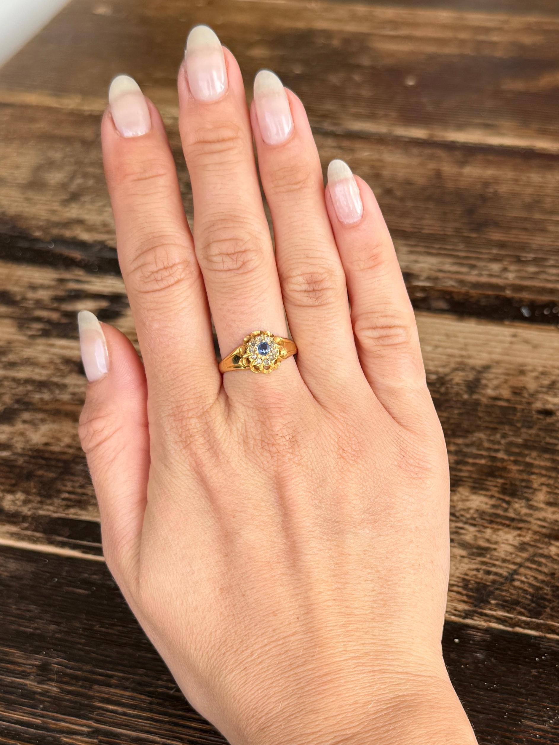 Anillo antiguo en racimo de zafiro y diamantes de oro de 18 quilates Corte rosa en venta