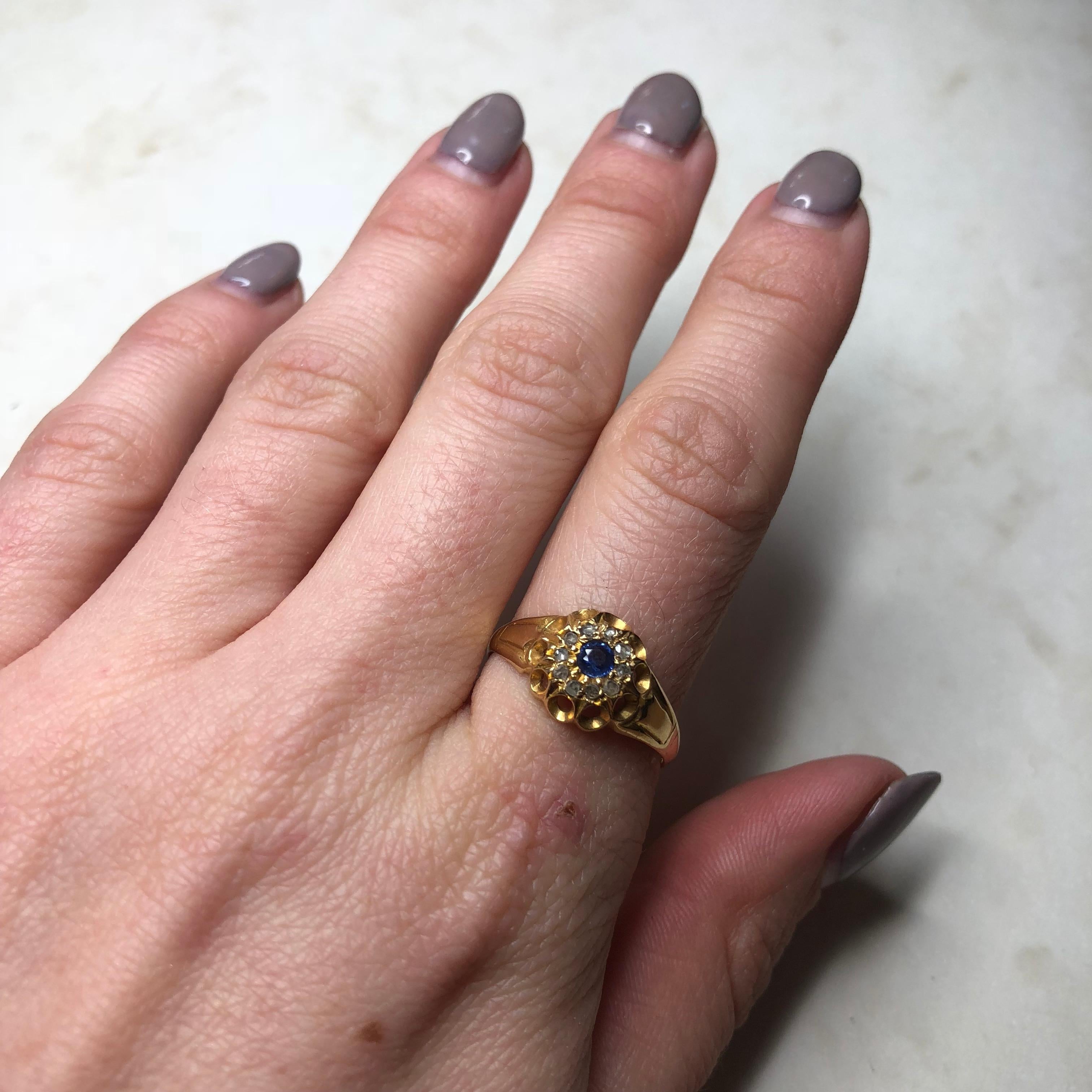 Antique Sapphire and Diamond 18 Carat Gold Cluster Ring For Sale 1