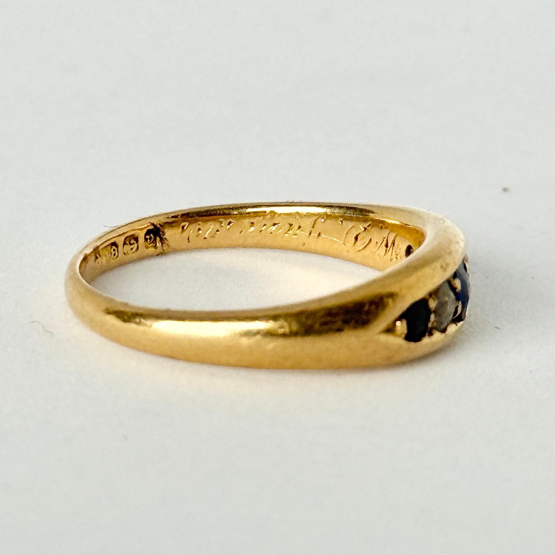 Fascia a cinque pietre in oro 18 carati con zaffiri e diamanti antichi in vendita 2