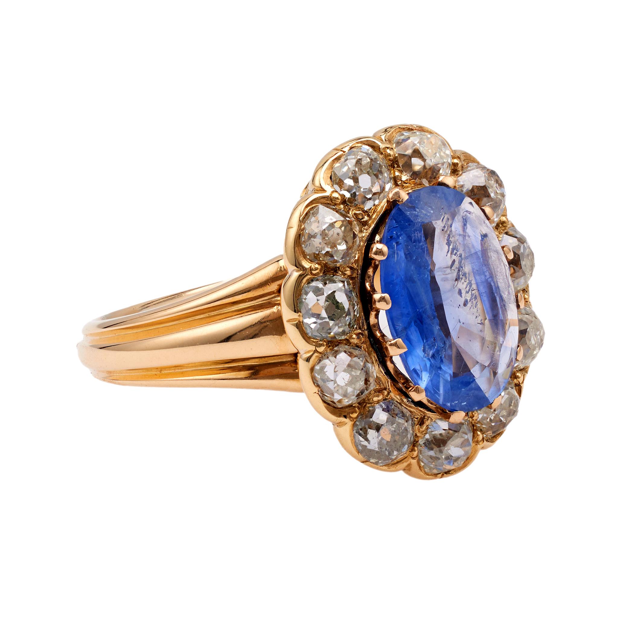 Women's or Men's Antique Sapphire and Diamond 18k Yellow Gold Cluster Ring For Sale