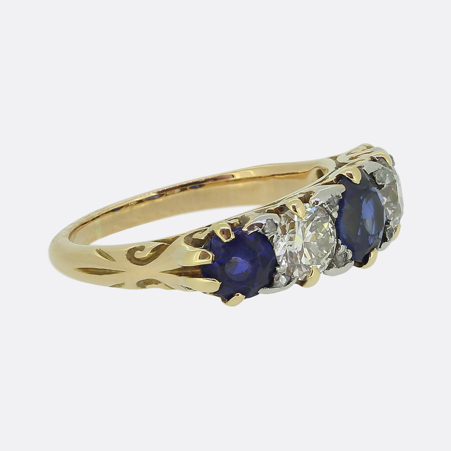 Taglio rotondo Anello antico con cinque pietre di zaffiro e diamante in vendita