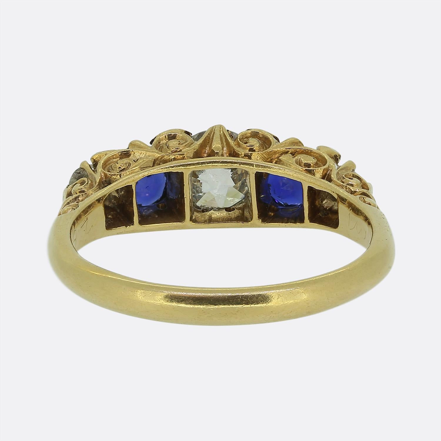 Anello antico a cinque pietre con zaffiro e diamante In condizioni buone in vendita a London, GB