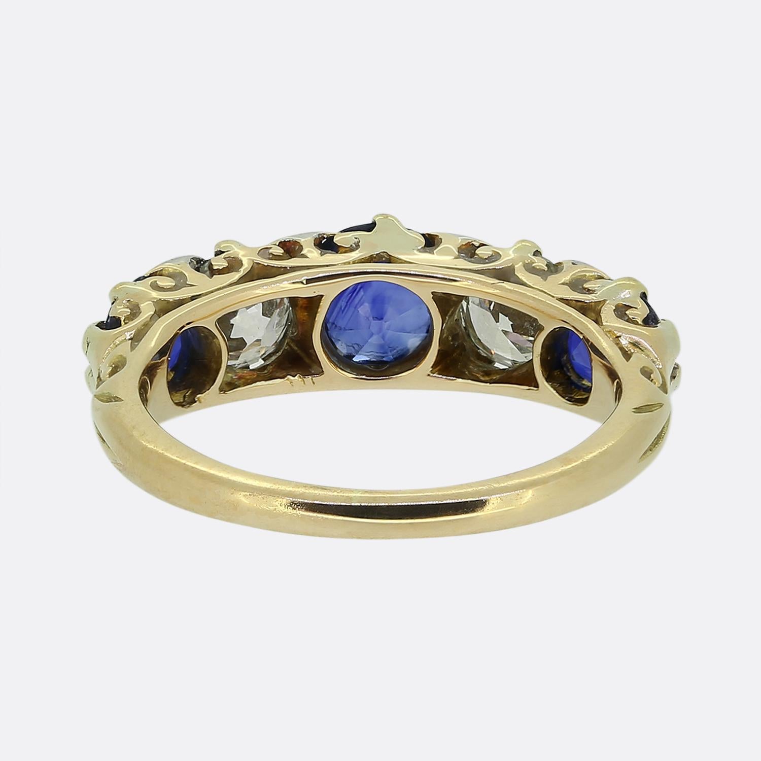 Anello antico con cinque pietre di zaffiro e diamante In condizioni buone in vendita a London, GB