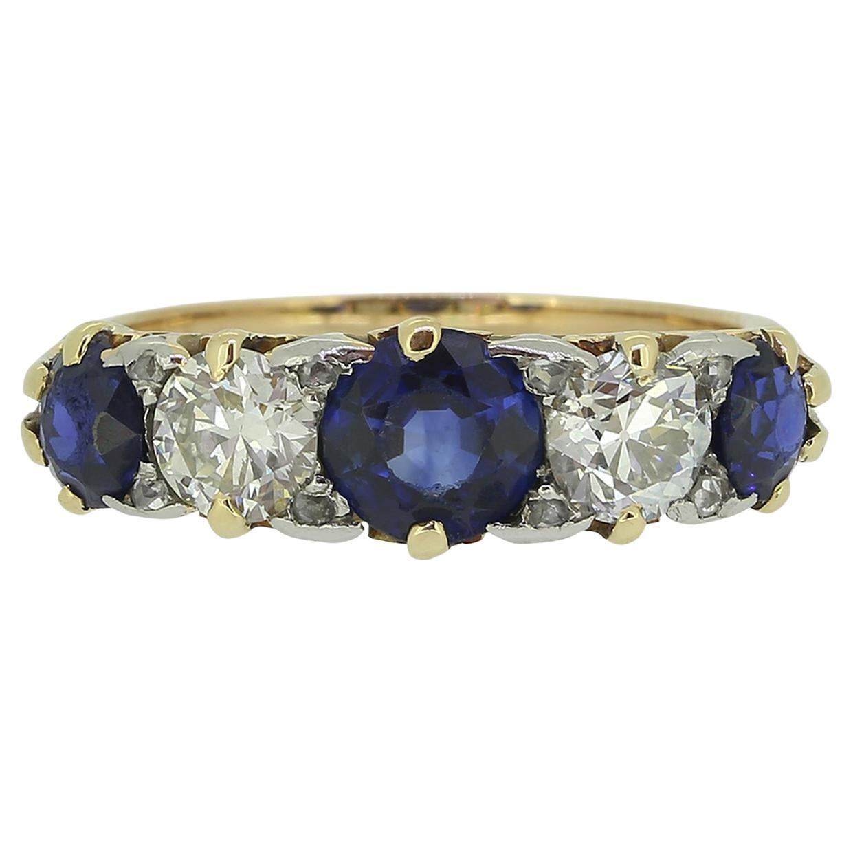Anello antico con cinque pietre di zaffiro e diamante in vendita