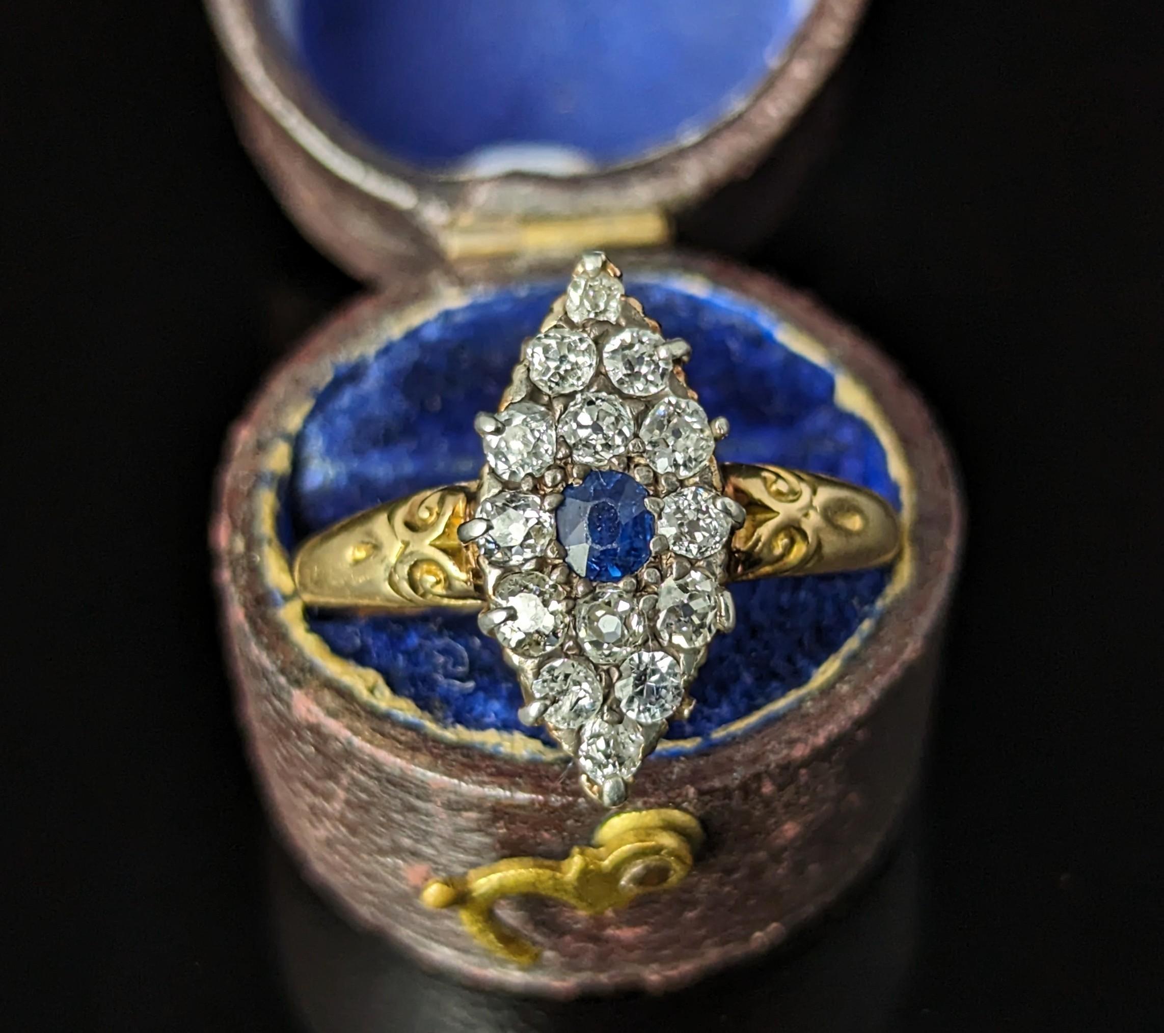 Bague navette victorienne ancienne en or 18 carats avec saphirs et diamants  en vente 8