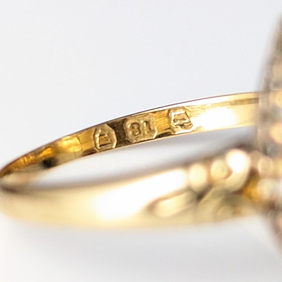 Bague navette victorienne ancienne en or 18 carats avec saphirs et diamants  en vente 11