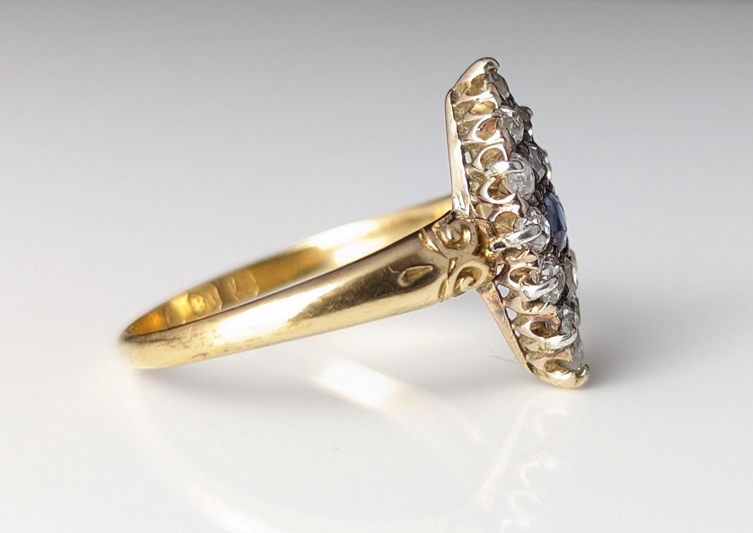 Bague navette victorienne ancienne en or 18 carats avec saphirs et diamants  en vente 3