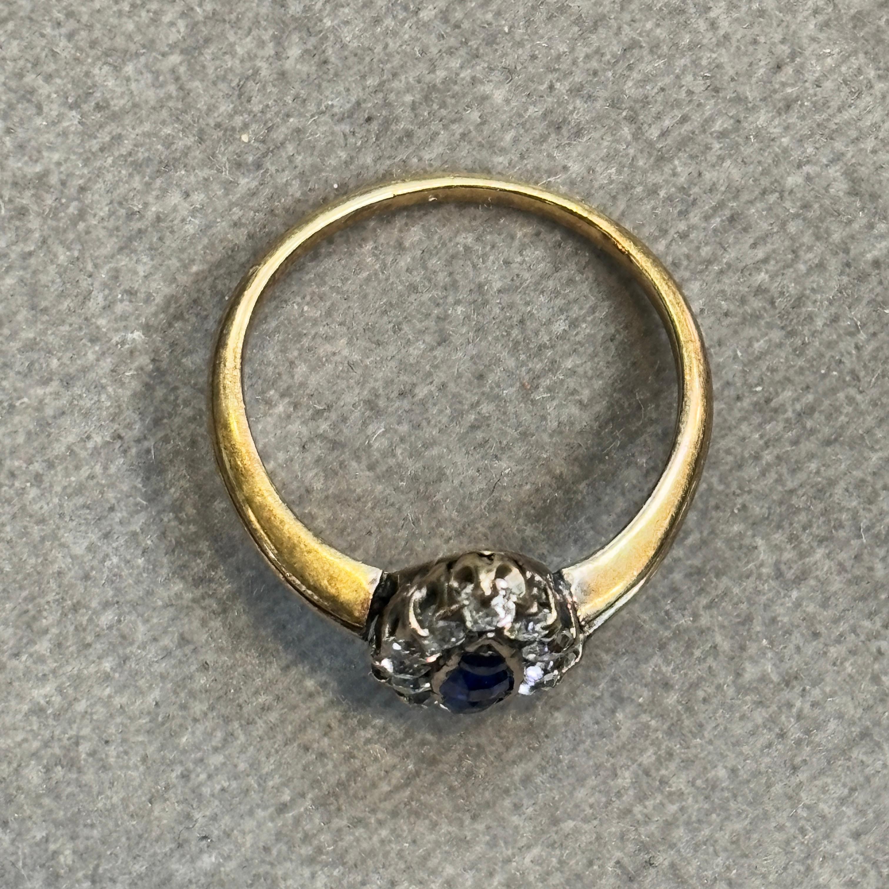 Antique Sapphire and Diamond Navette Ring For Sale 3