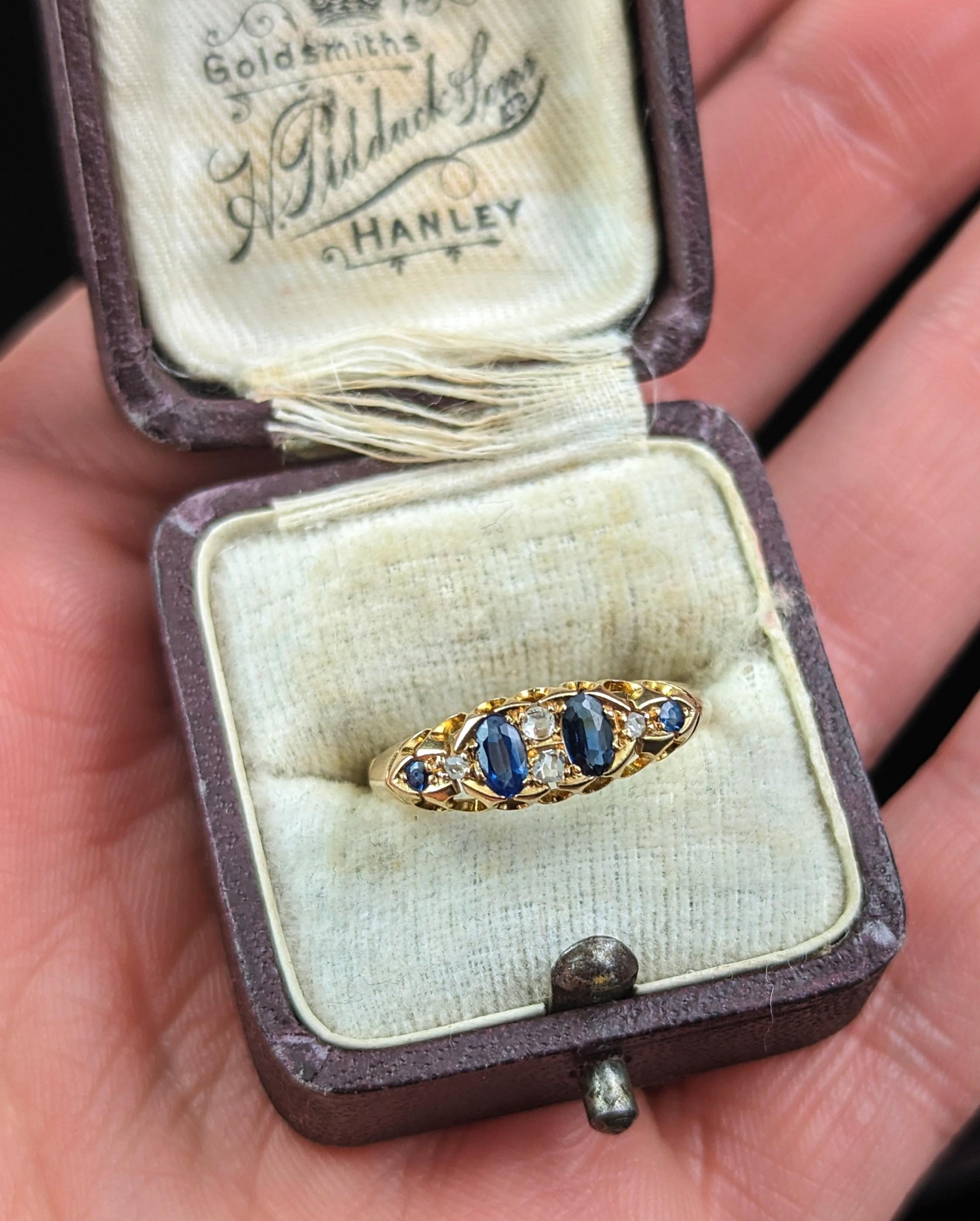 Antique Sapphire and Diamond ring, 18k gold, Edwardian  In Good Condition For Sale In NEWARK, GB
