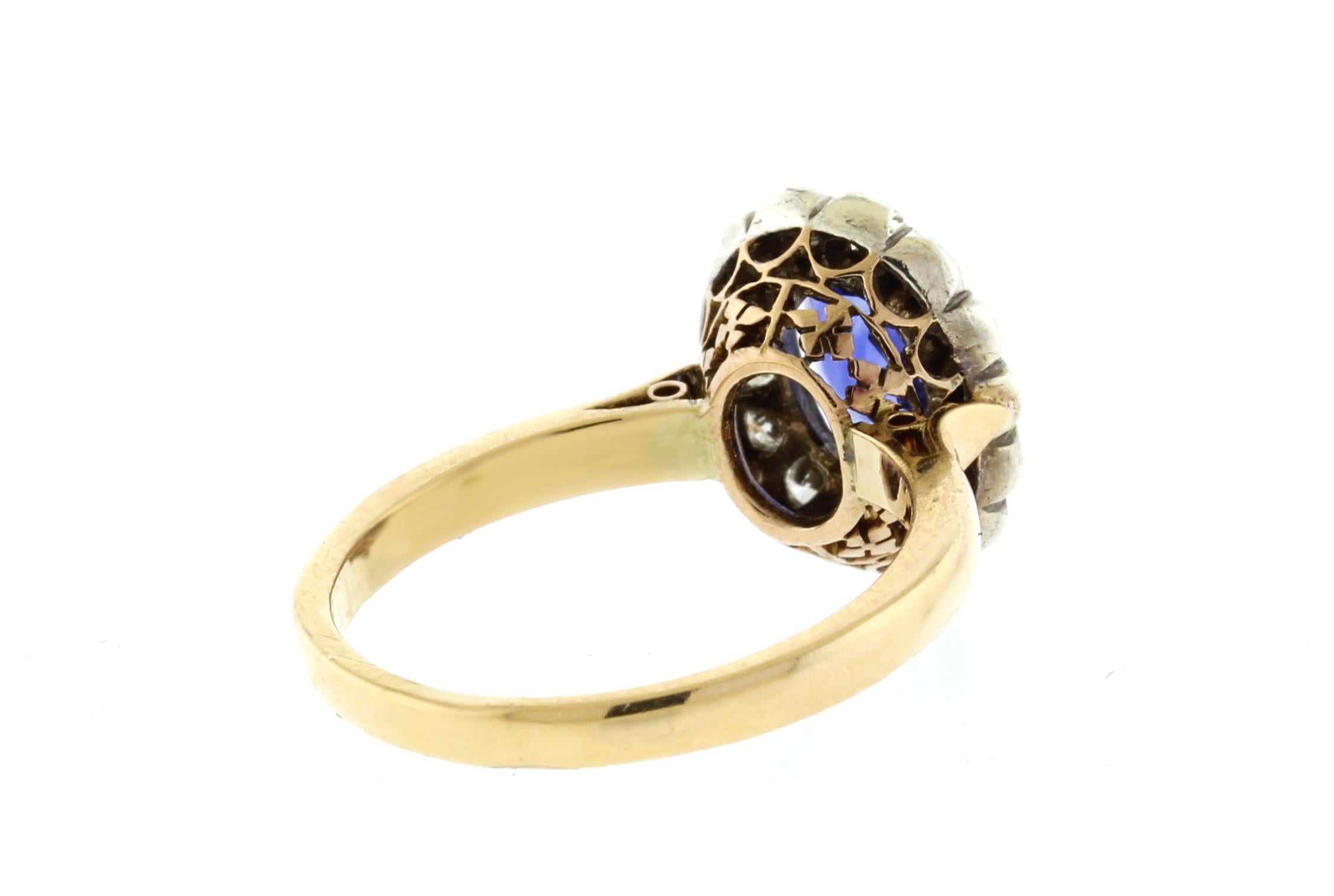 Taille ovale Bague ancienne en saphir et diamant en vente