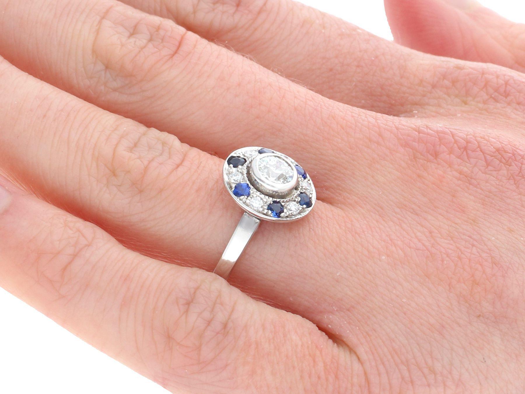 1920er Jahre Saphir- und Diamant-Cluster-Ring aus Weißgold im Angebot 2