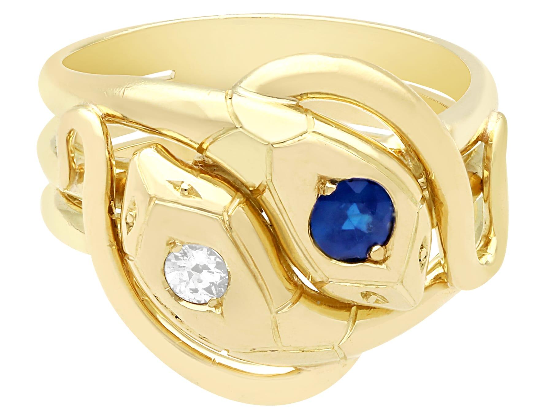 Taille ronde Bague torsadée serpent ancienne en or jaune, saphir et diamants en vente