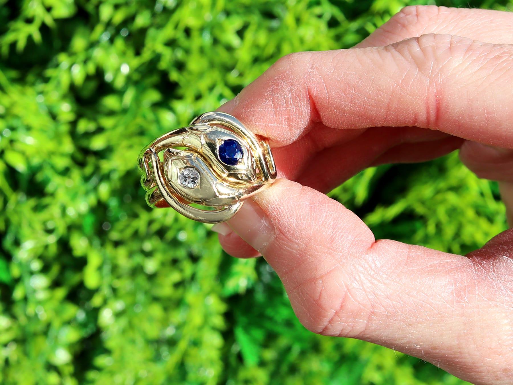 Un eccezionale anello europeo antico con zaffiro da 0,28 carati e diamante da 0,10 carati, in oro giallo da 18 carati; fa parte delle nostre diverse collezioni di gioielli antichi.

Questo eccezionale, raffinato e impressionante anello a serpente