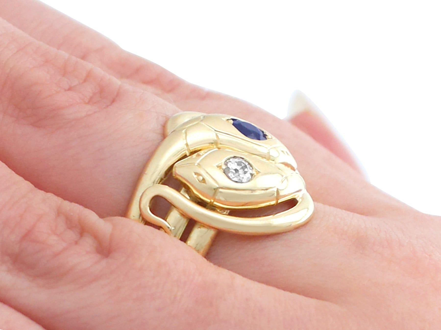 Bague torsadée serpent ancienne en or jaune, saphir et diamants en vente 4