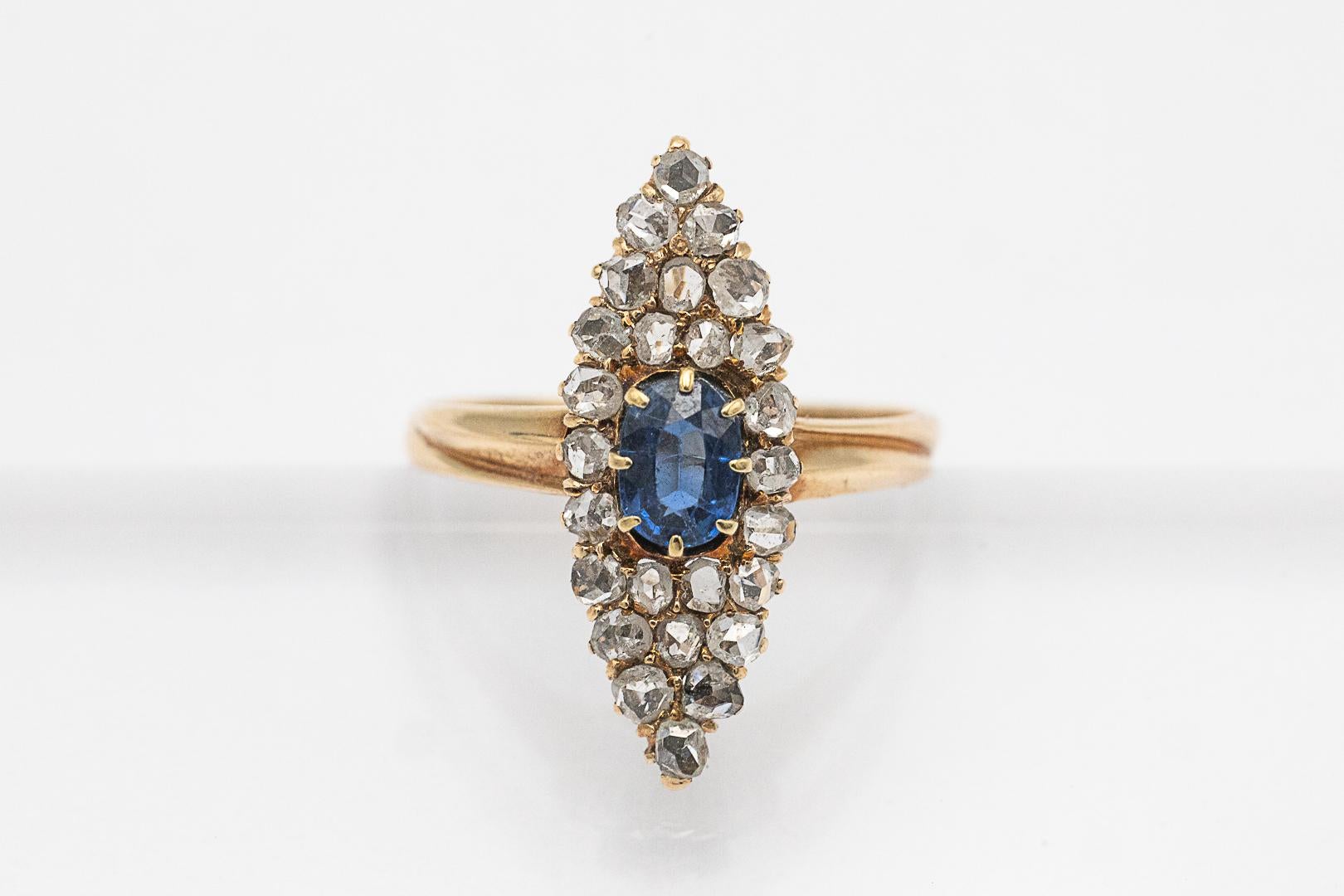 Bague ancienne en saphir et diamants, forme marquise. Bon état - En vente à Chorzów, PL