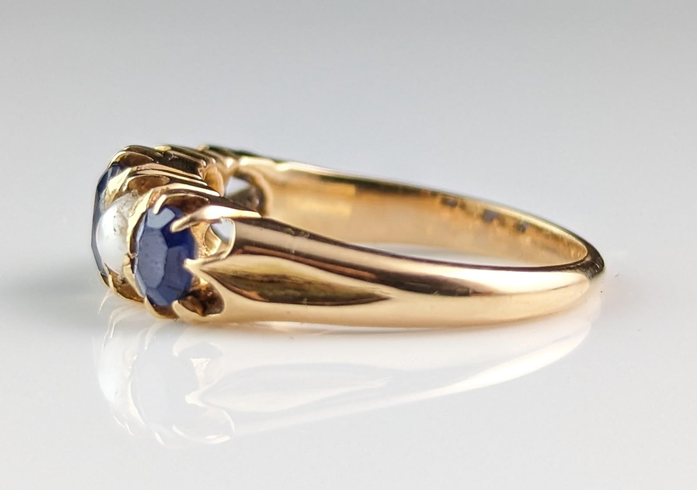 Antiker Ring aus fünf Steinen mit Saphiren und Perlen, 18 Karat Gelbgold, viktorianisch  im Angebot 7