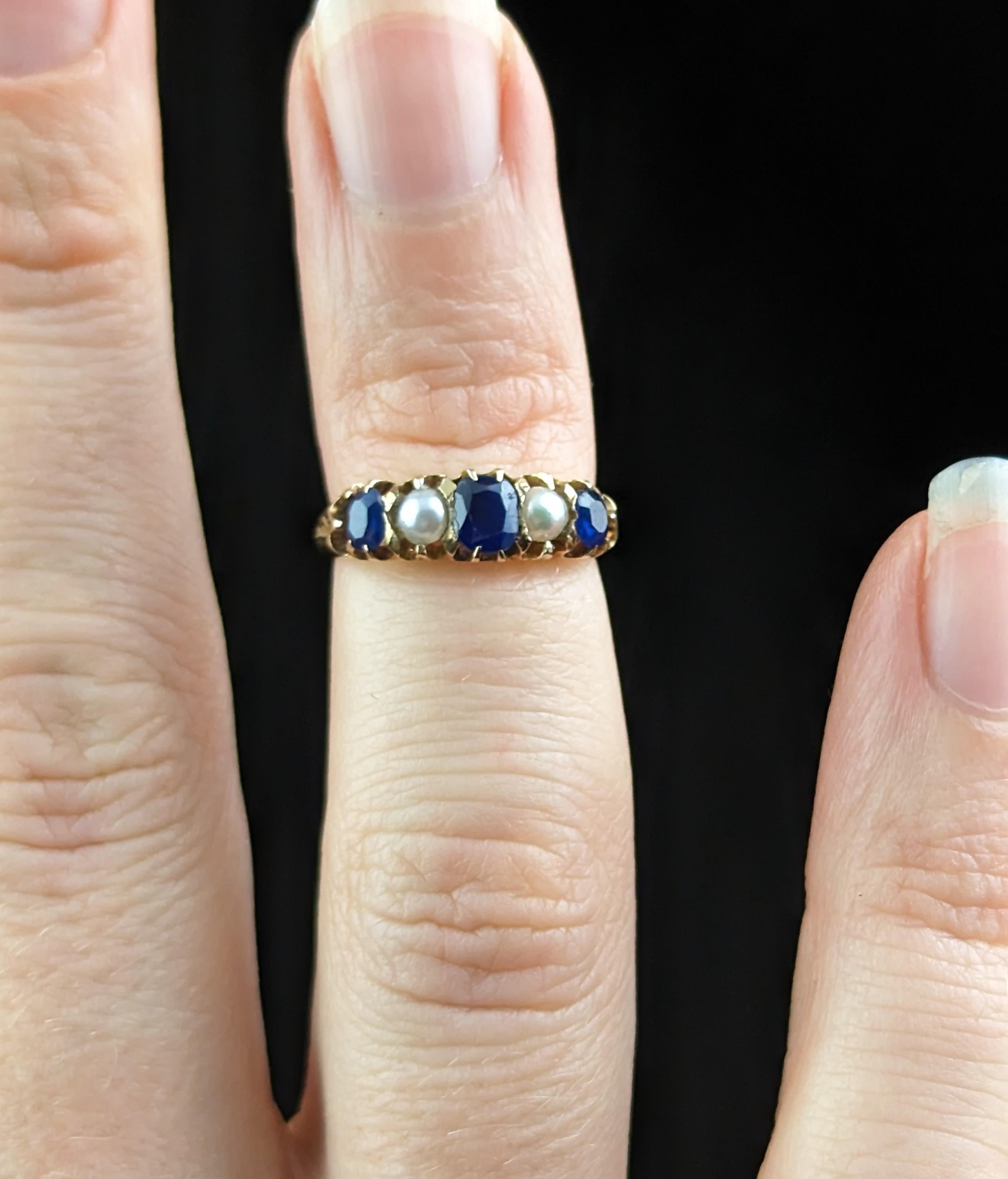 Antique Sapphire and Pearl five stone ring, 18k yellow gold, Victorian  For Sale 2