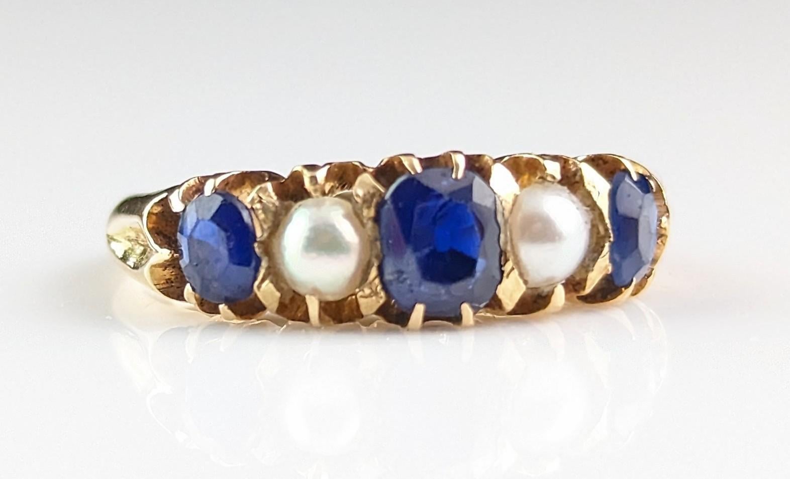 Antique Sapphire and Pearl five stone ring, 18k yellow gold, Victorian  For Sale 4
