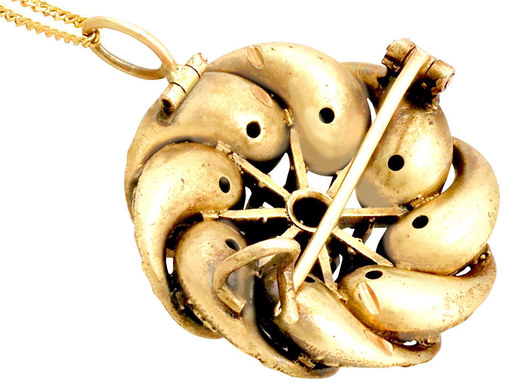 Broche pendentif ancienne en or jaune avec saphirs et émail polychrome en vente 1