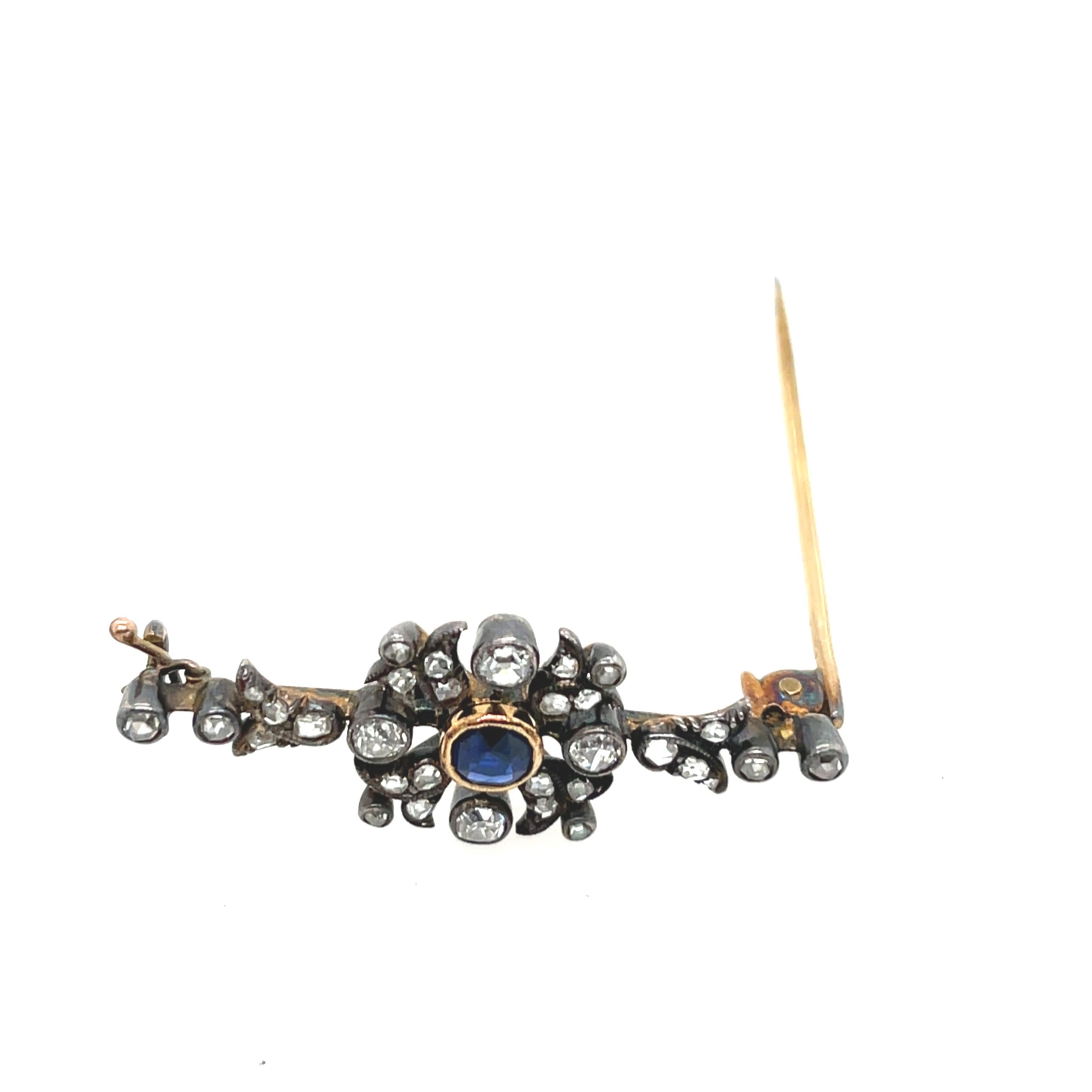 Antike Brosche mit Saphiren und Diamanten, gefasst in 14 Karat Weißgold und Silber (Rosenschliff) im Angebot