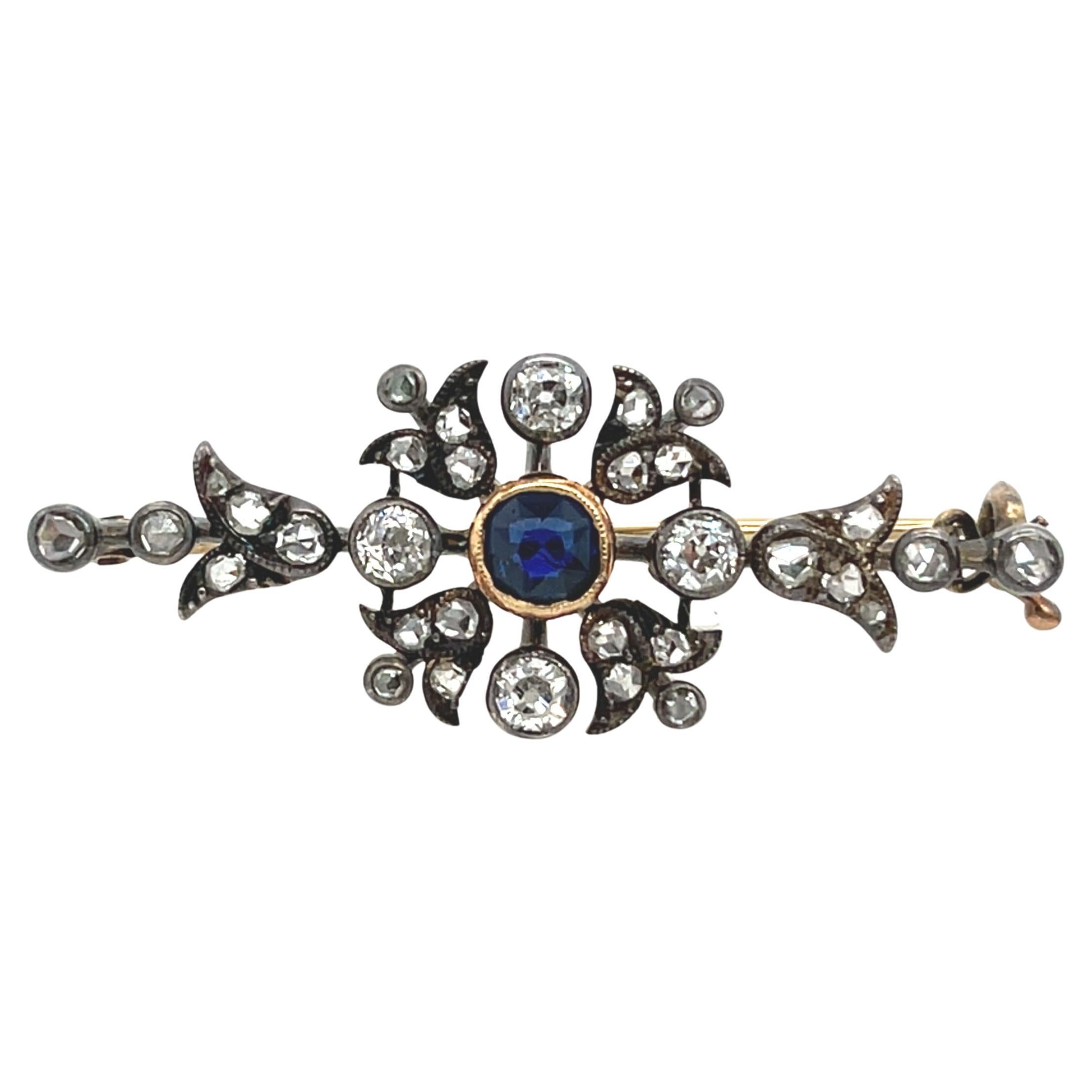 Broche antiguo de zafiro y diamantes, engastado en oro blanco de 14 ct y plata